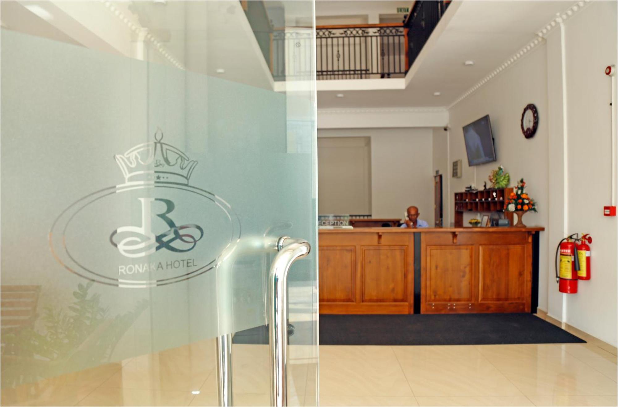 Ronaka Airport Transit Hotel Катунаяка Екстер'єр фото