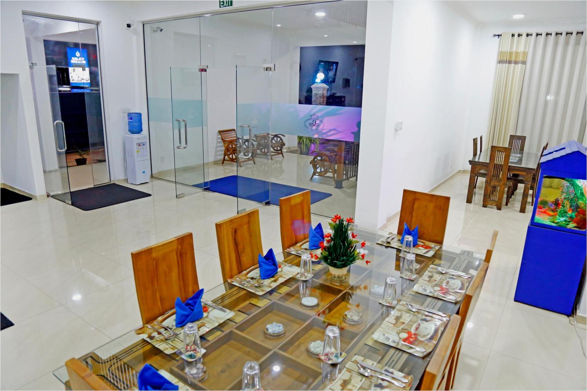 Ronaka Airport Transit Hotel Катунаяка Екстер'єр фото