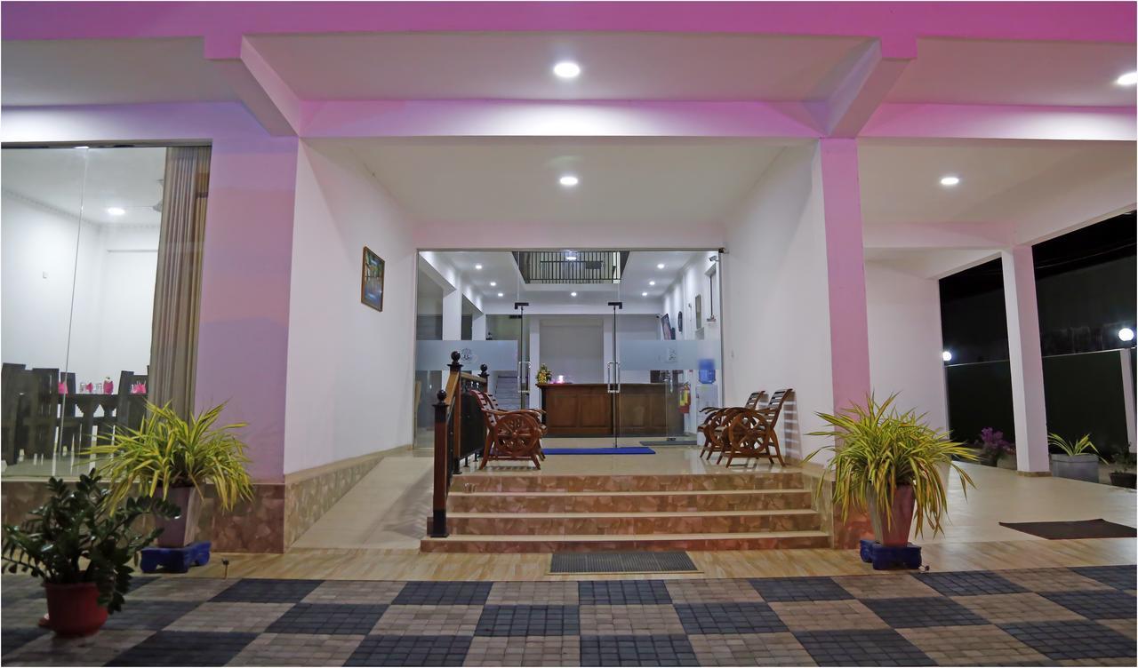 Ronaka Airport Transit Hotel Катунаяка Екстер'єр фото