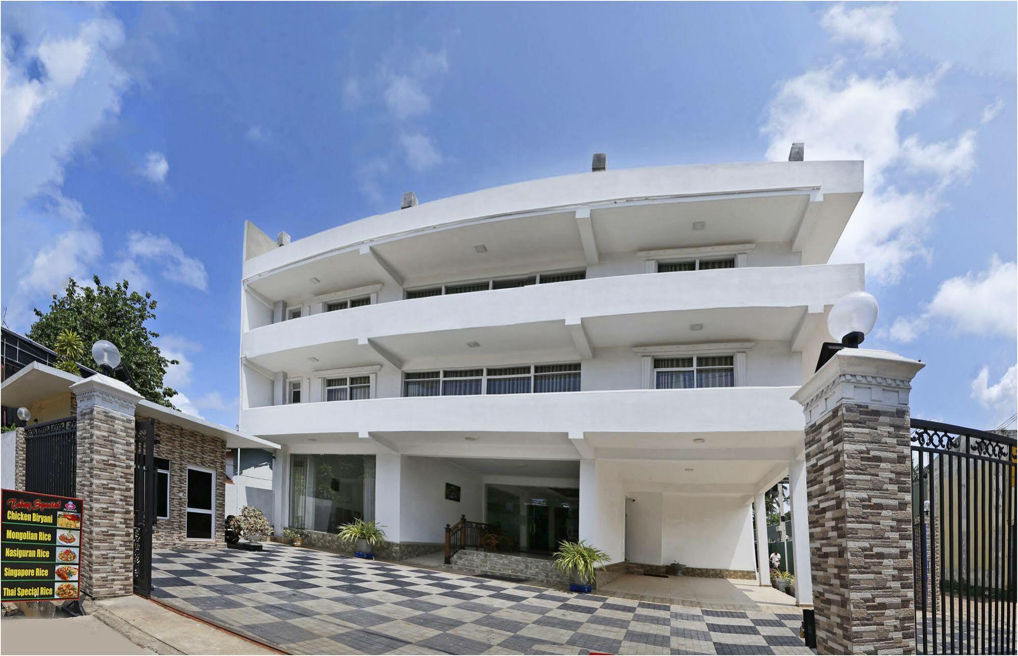 Ronaka Airport Transit Hotel Катунаяка Екстер'єр фото
